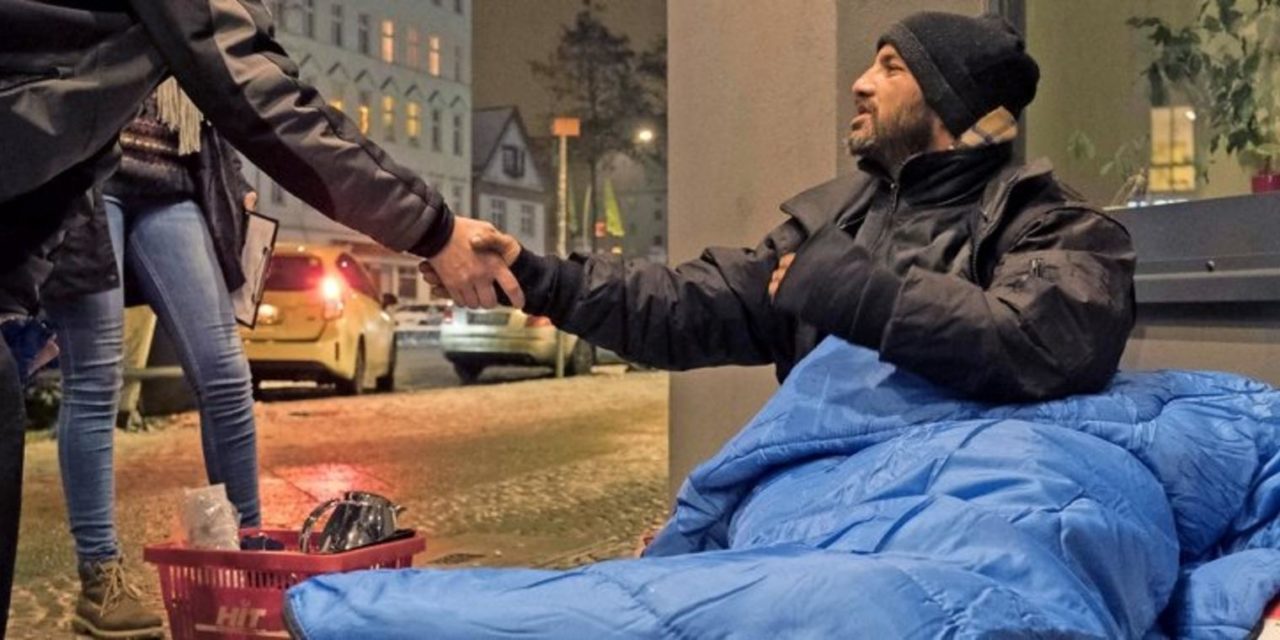 Kälteeinbruch: Wie kann ich Obdachlosen helfen?