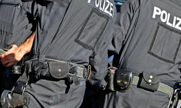 Müder Einbrecher schläft in Bettengeschäft ein