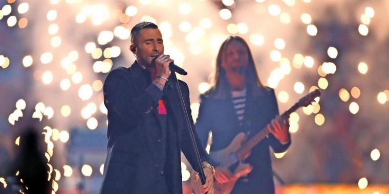 „Zum Einschlafen“ – Twitter-Nutzer lästern über Auftritt von Maroon 5