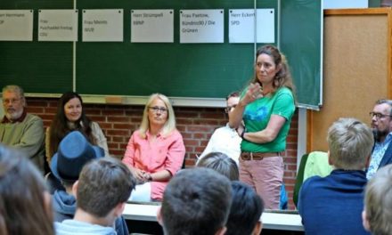 „Engagiert euch“: Politiker-Appell an Timmendorfer Schüler