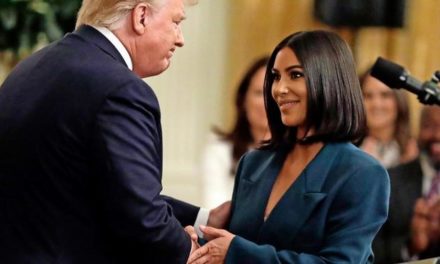 Kim Kardashian stellt Gefangenen-Projekt im weißen Haus vor