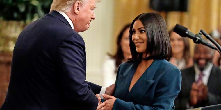 Kim Kardashian stellt Gefangenen-Projekt im weißen Haus vor