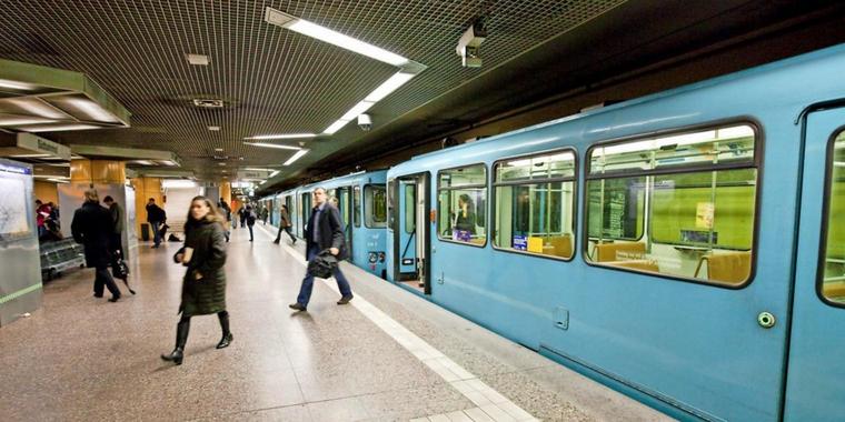 „Rassistischer Mist“: Plakat in Frankfurter U-Bahn löst Empörung aus