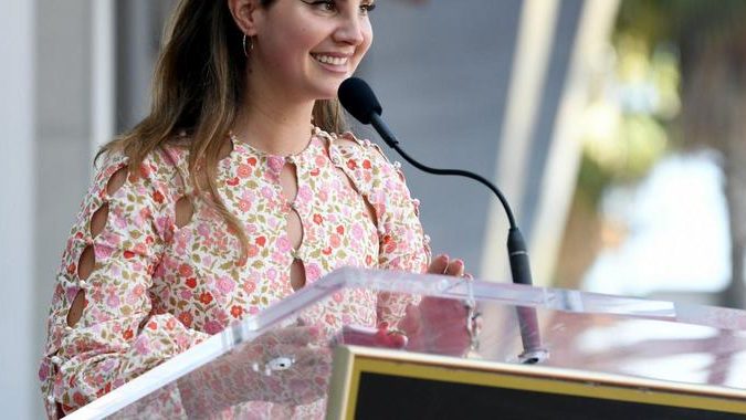 Lana Del Rey sehnt sich nach einem Amerika ohne Waffen – und singt darüber
