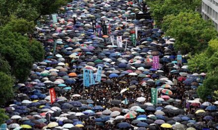 Nach Ausschreitungen in Hongkong: Schüler boykottieren Unterricht