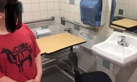 Schule schickt autistischen Jungen zum Lernen auf die Toilette