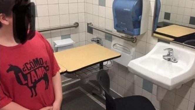 Schule schickt autistischen Jungen zum Lernen auf die Toilette