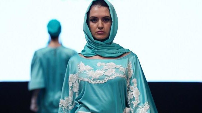 “Modest Fashion”: Muslimas erziehen Modebranche zur Zurückhaltung