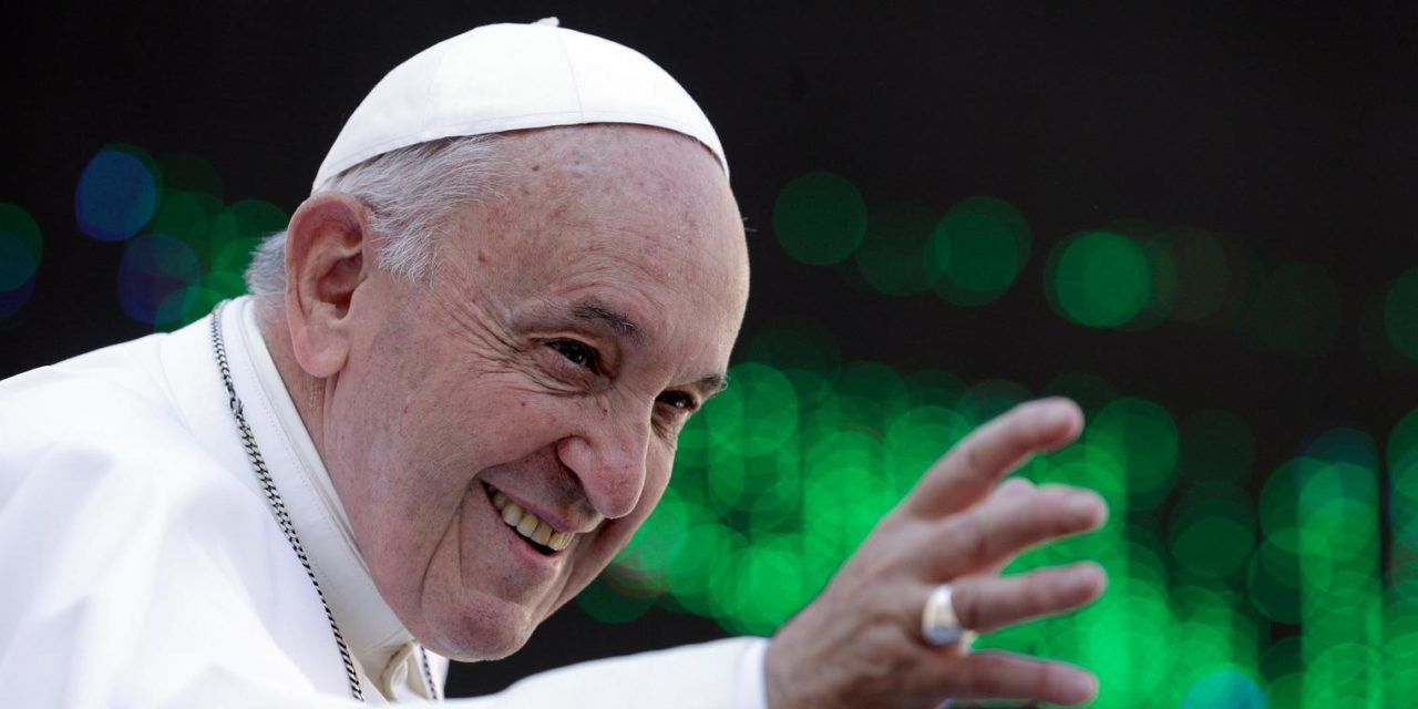 Papst entpuppt sich bei Twitter versehentlich als Football-Fan