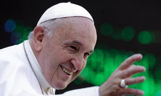 Papst entpuppt sich bei Twitter versehentlich als Football-Fan