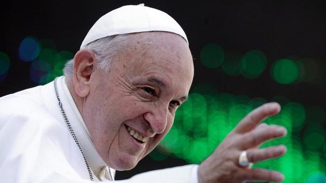 Papst entpuppt sich bei Twitter versehentlich als Football-Fan