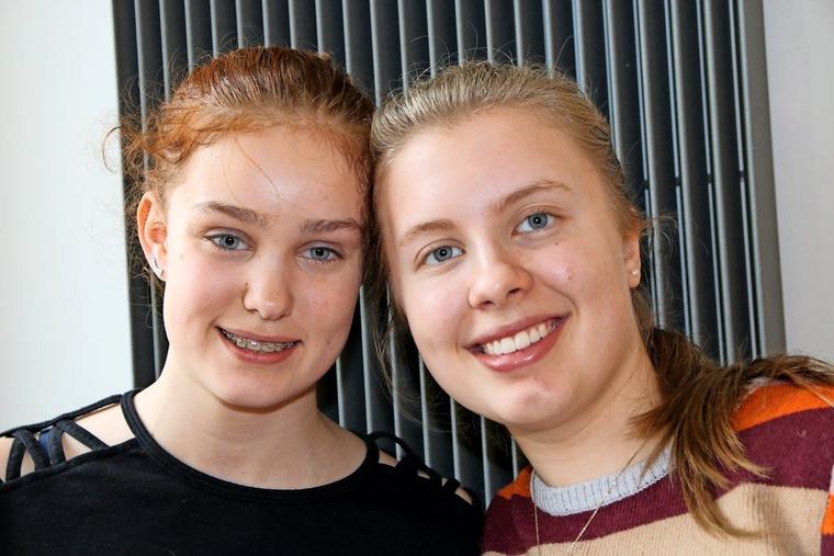 Die Schülerinnen Lyn (links) und Johanna fahren im Mai auf Forschungsexpedition ans Nordkap.