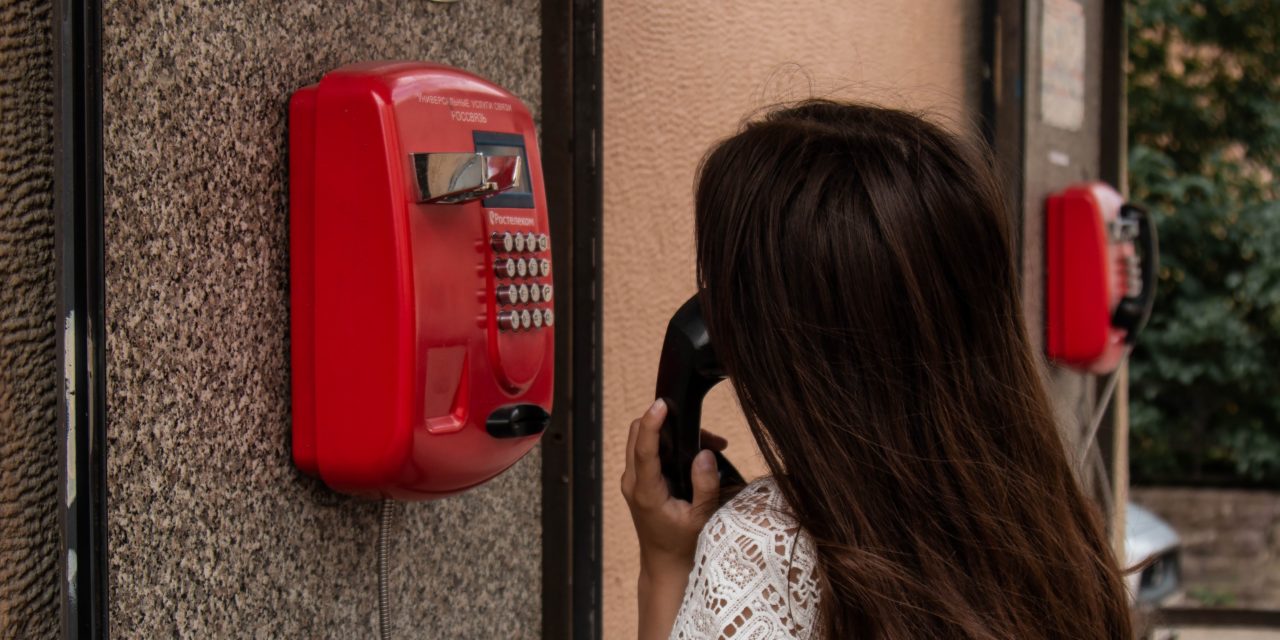Die Angst vor dem Hörer: Was tun gegen Telefonphobie?