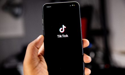 Tiktok: Zwischen kreativer Unterhaltung und Zensur