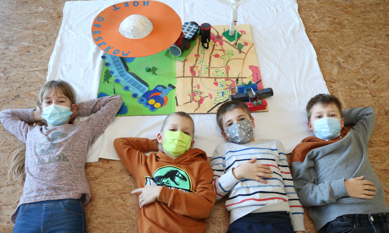 Dersekow: Kinder basteln Ufo für den Schulweg