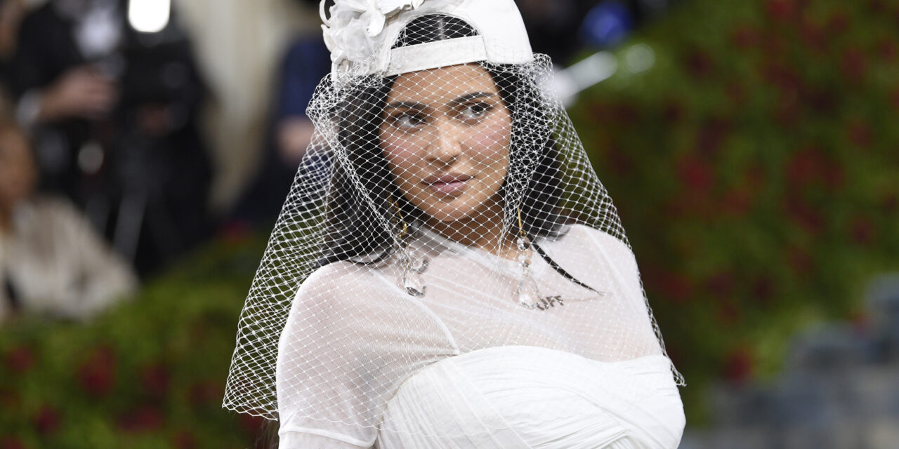 Hochzeitskleid oder Baseballdress? Die besten Tweets zu Kylie Jenner und der Met Gala