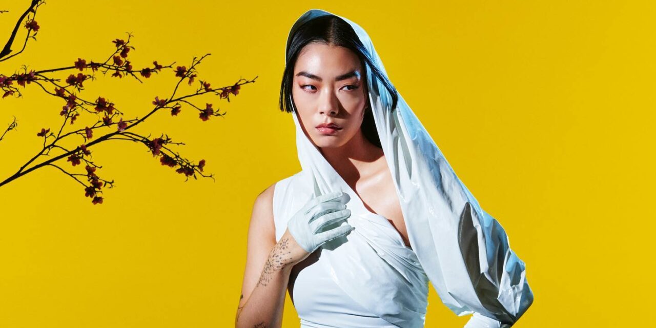 „Hold The Girl”: So klingt Rina Sawayamas neues Album