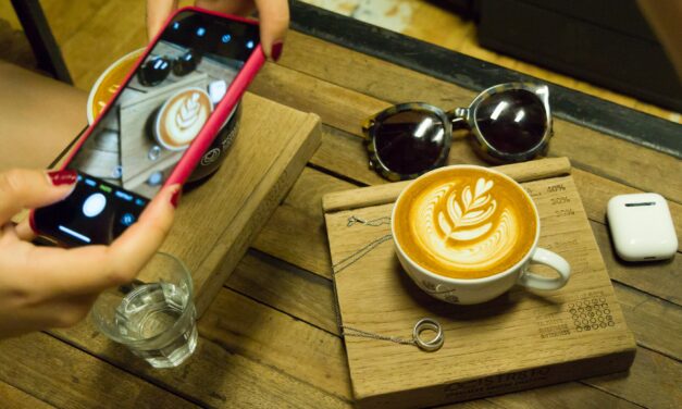 Café-Date mit der Podcast-App „Cappuccino – Stay in Touch“