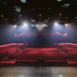 Drama im Drama: In „Böses Licht“ erscheint eine echte Leiche auf der Theaterbühne