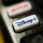 Disney+: Streamingdienst erhöht seine Preise und geht gegen Account-Sharing vor