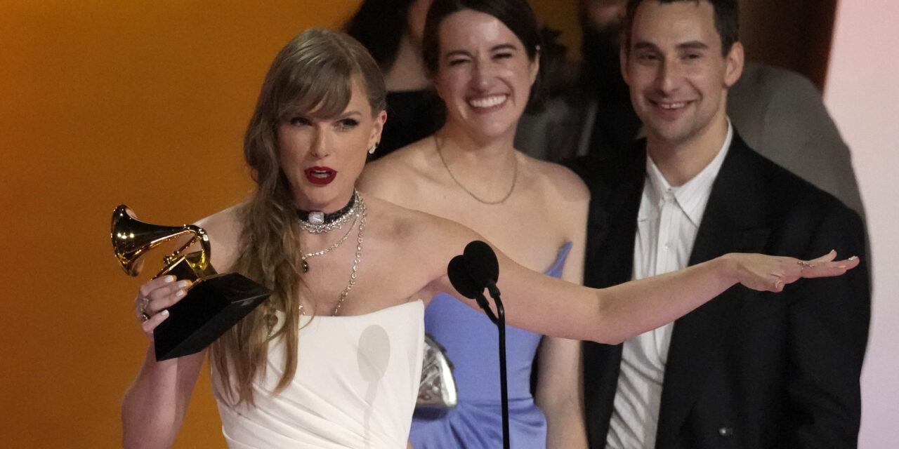 „The Tortured Poets Department“: Taylor Swift überrascht Fans bei Grammys
