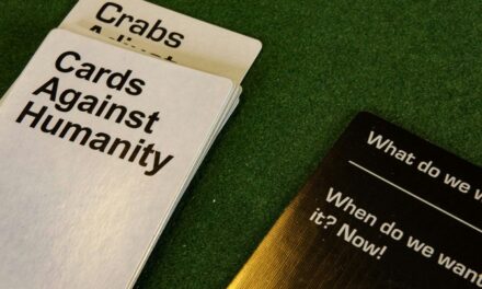 Cards Against Humanity verklagt Elon Musk und SpaceX