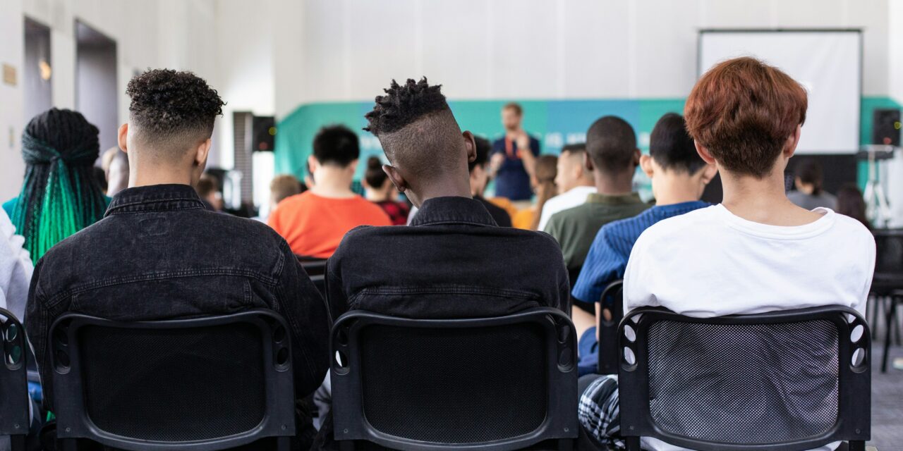 Sollte es an jeder Schule einen Diskriminierungsbeauftragten geben?